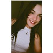 Docente en formación en ciencias naturales, impartiendo clases a niños de primaria y bachiller